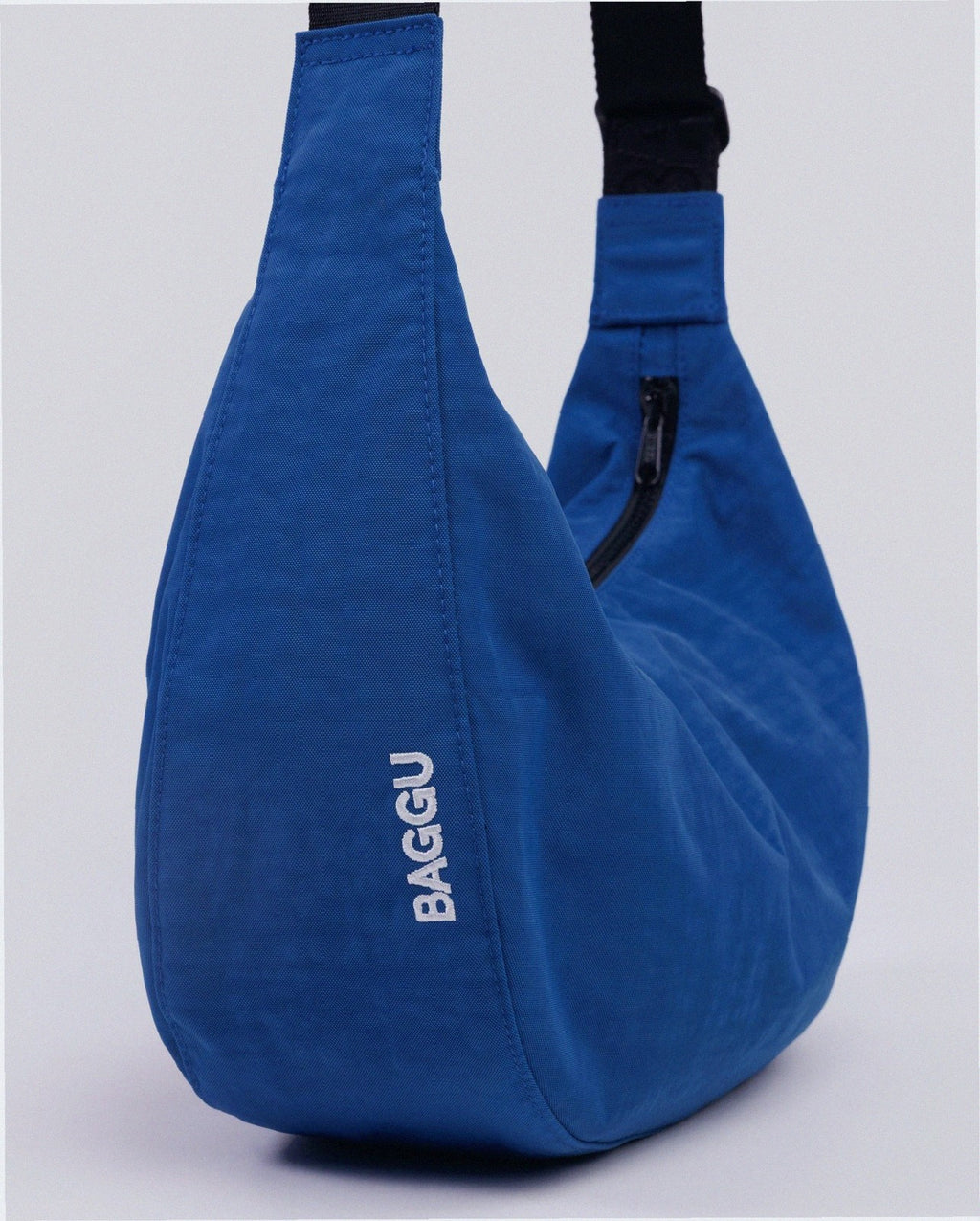 Medium Nylon Crescent Shoulder Bag - Chicago Cubs